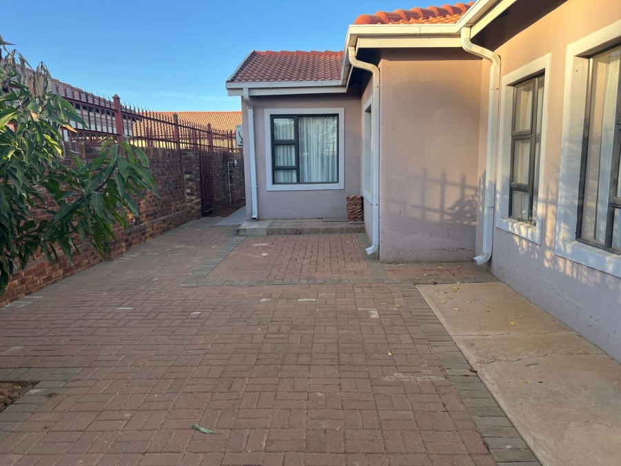 3 Bedroom Property for Sale in Mafikeng North West